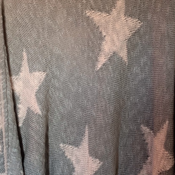 Lightweight Star Sweater! - Picture 2 of 3